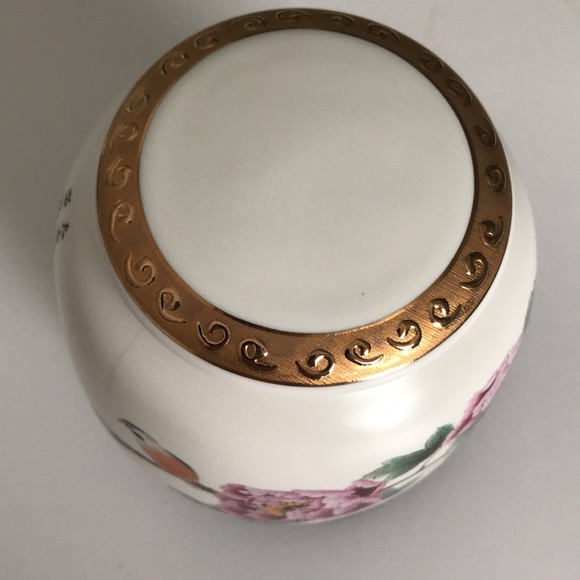 Fine ceramic Trinket jar, loose tea holder, made in Taiwan - Picture 2 of 7